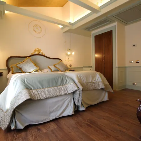 Monaco & Grand Canal Hotell 4*
