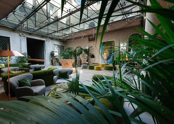 Monaco & Grand Canal Hotel