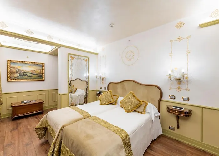 Monaco & Grand Canal Hotel