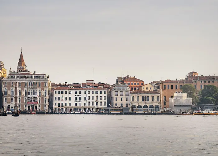 Hotel Monaco & Grand Canal