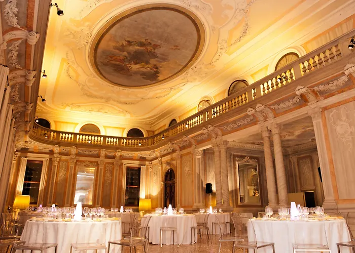 Hotel Monaco & Grand Canal