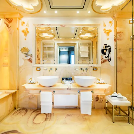 Hotel Monaco&grand Canal 4*