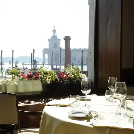Hotel Monaco&grand Canal 4*