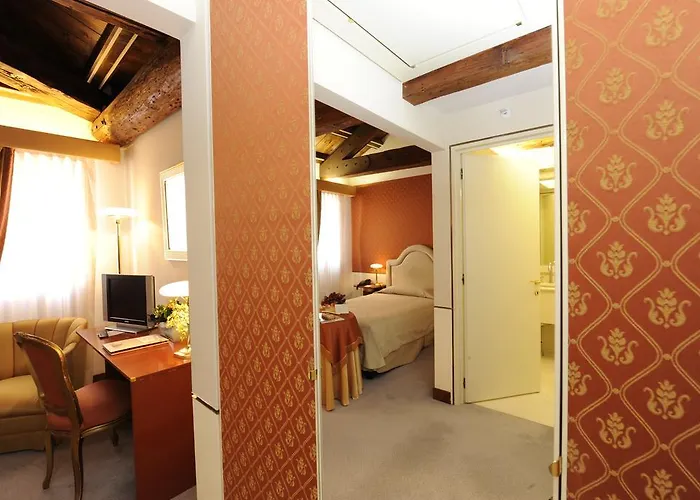 Hotel Monaco&grand Canal 4*