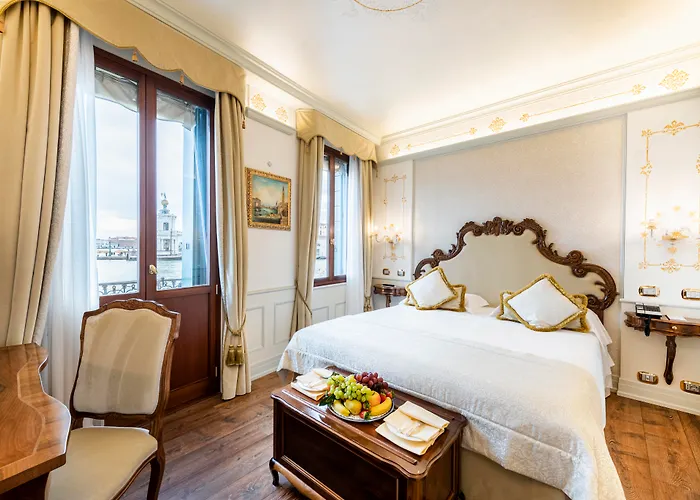 Hotel Monaco&grand Canal 4*
