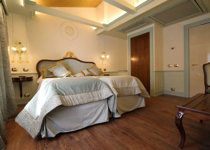 Monaco & Grand Canal Hotel 4*