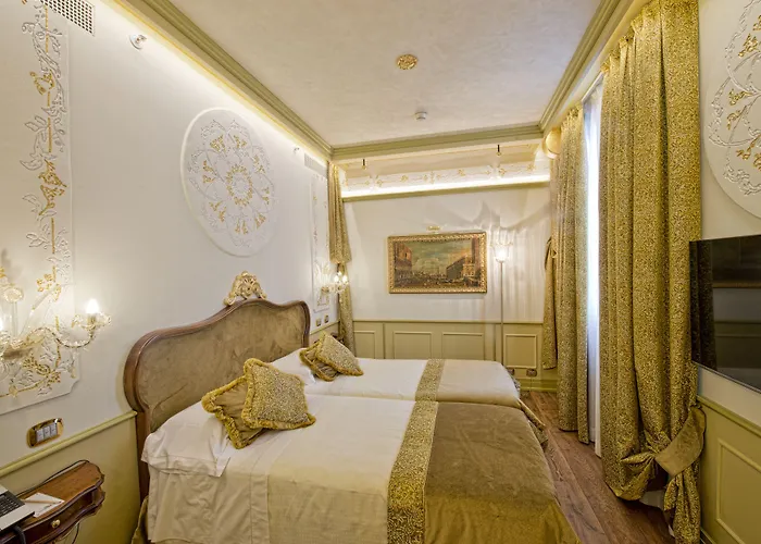 Monaco&grand Canal Hotel