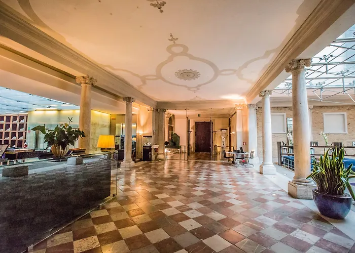 Monaco&grand Canal Hotel