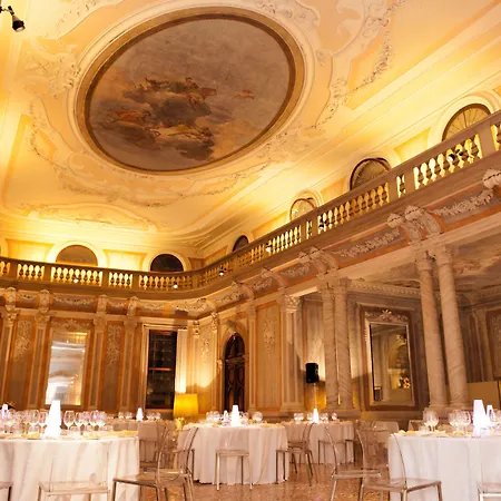 Hotel Monaco & Grand Canal