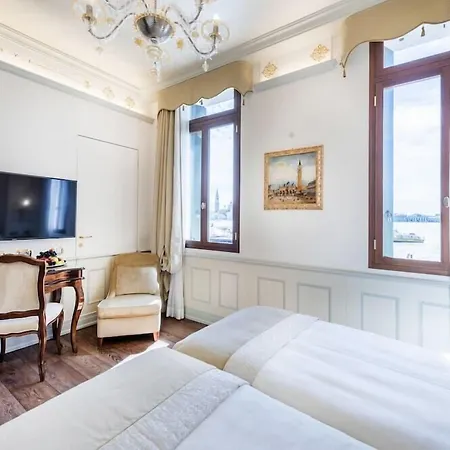 Hotel Monaco & Grand Canal 4*