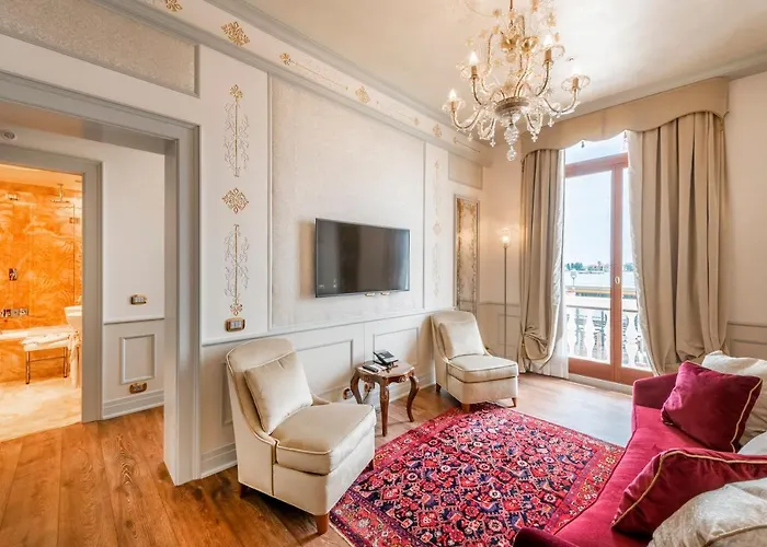 فندق موناكو وغراند كانال 4*