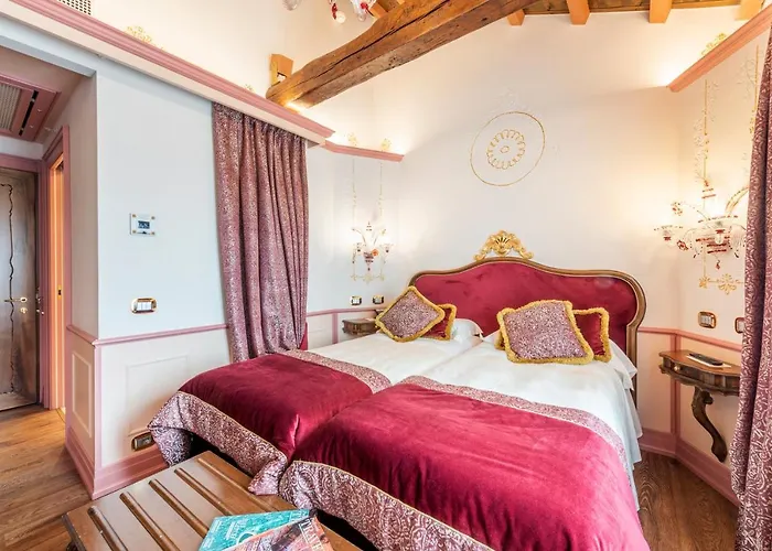 موناكو وغراند كانال فندق