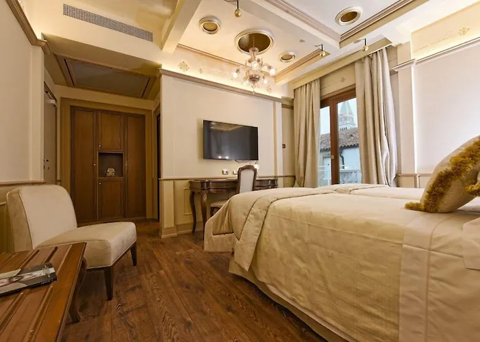 موناكو وغراند كانال البندقية